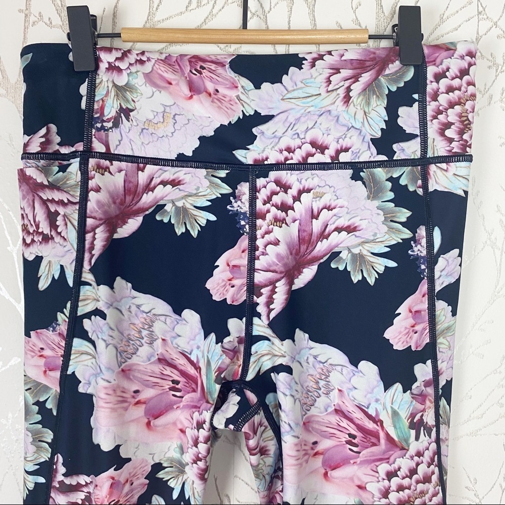ATHLETA Run Free Garden Party 7/8 Leggings Pants Running Yoga Size:  MT - Picture 3 of 15
